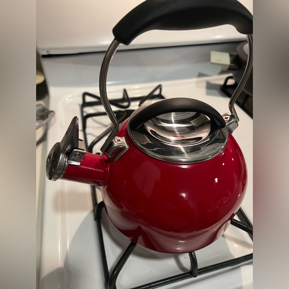 Chantal red tea kettle